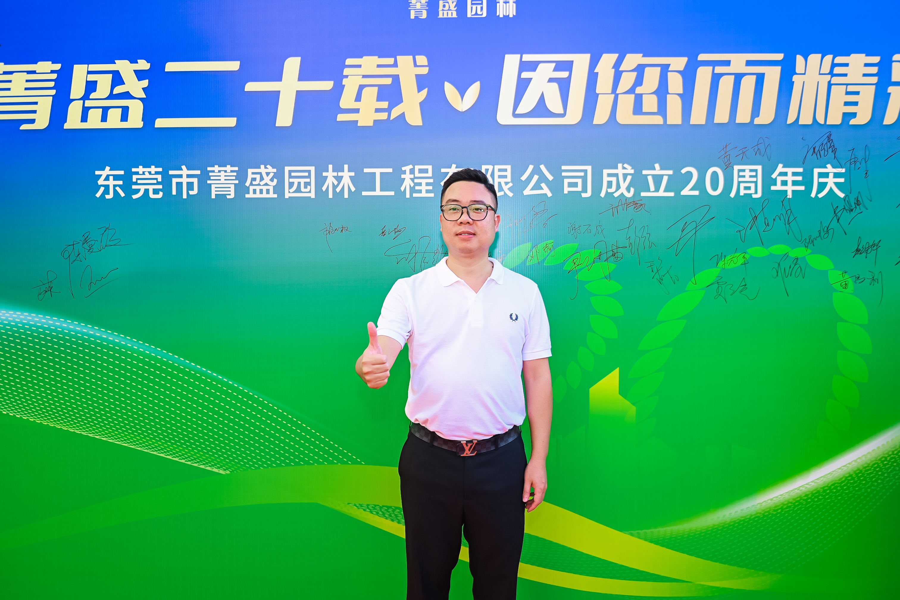 ec5bd4cc3d7c22a31484ca8deeb834a.jpg